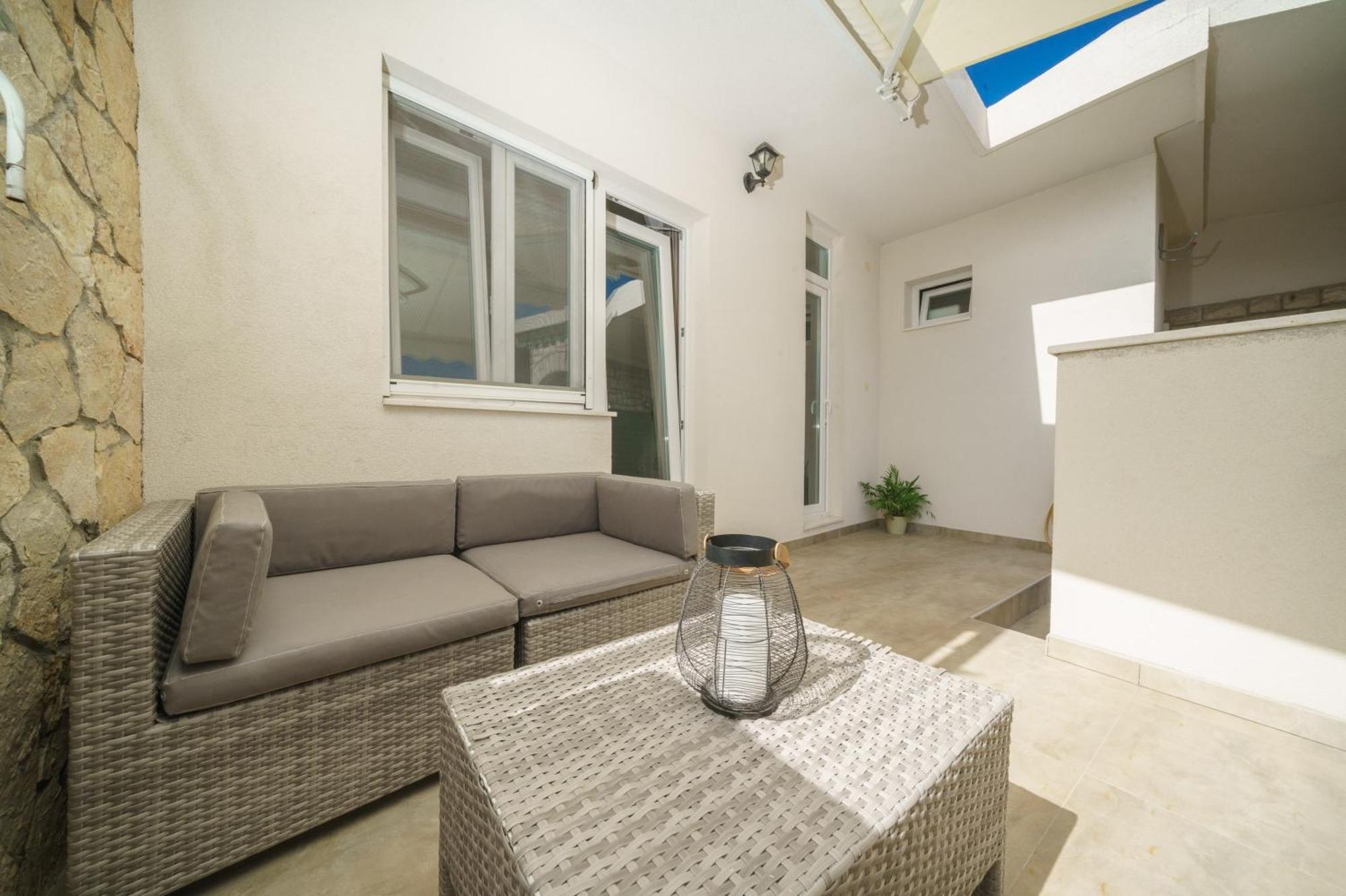 Holiday Home Oliva Водице Екстериор снимка