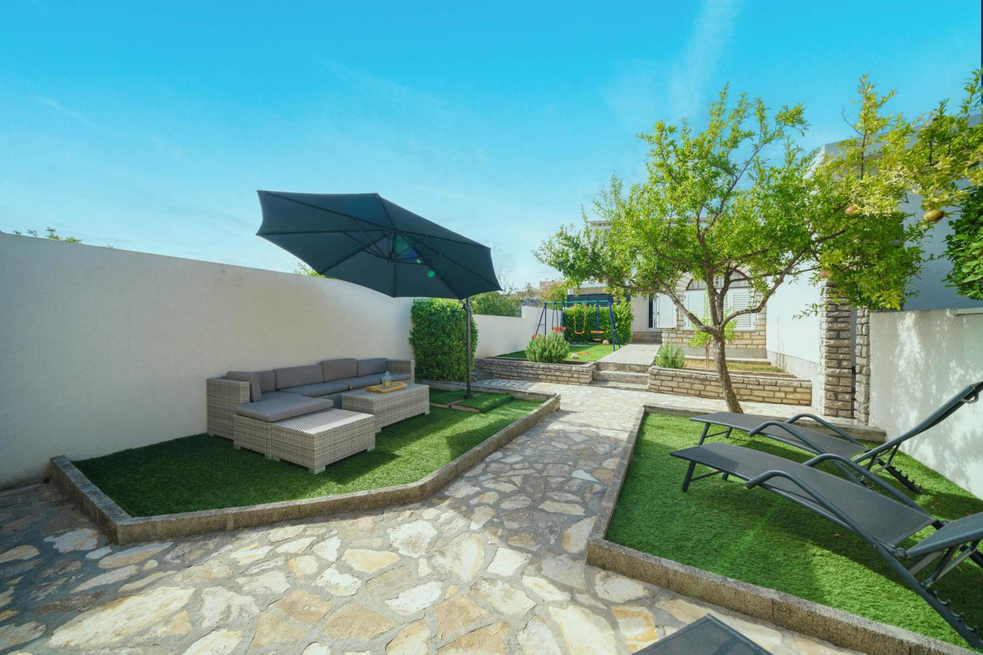 Holiday Home Oliva Водице Екстериор снимка