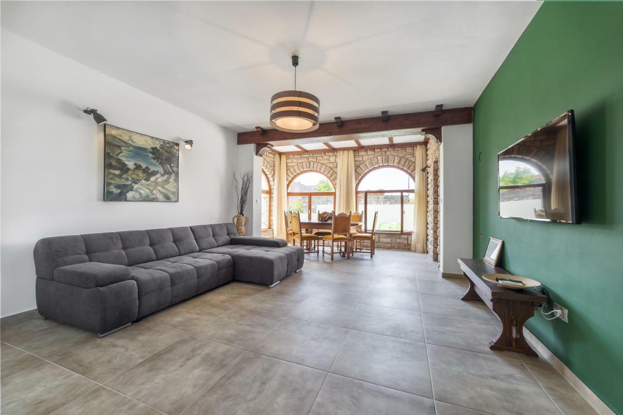 Holiday Home Oliva Водице Екстериор снимка