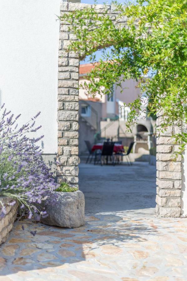 Holiday Home Oliva Водице Екстериор снимка